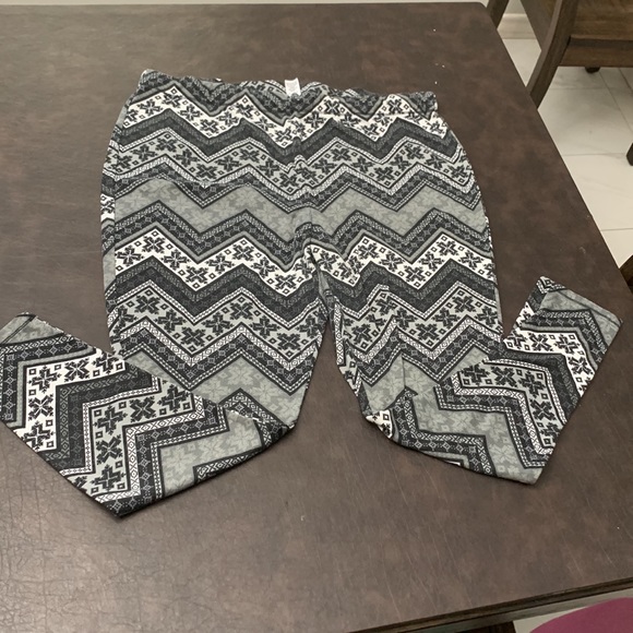 Maurices size 2 leggings - Picture 2 of 2